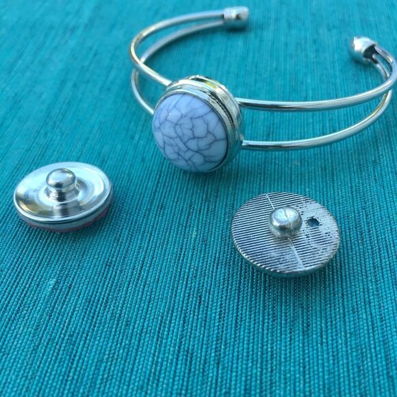 Unique Button Snap Bracelet w/ 3 buttons Silver - Picture 4 of 6
